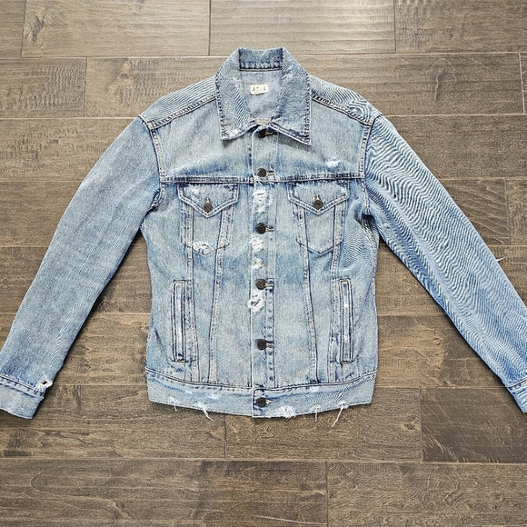 Abel Women's Light Wash Jean Jacket sz medium - Picture 1 of 6